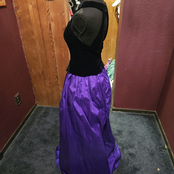 Jessica McClintock Vintage Purple Silk and Velvet Gown‎ size 4 - Picture 4 of 7